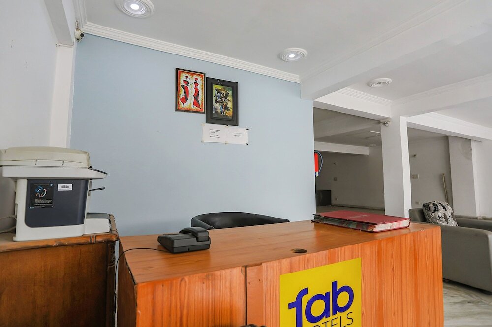 Нойда: Fabexpress Samira Residency
