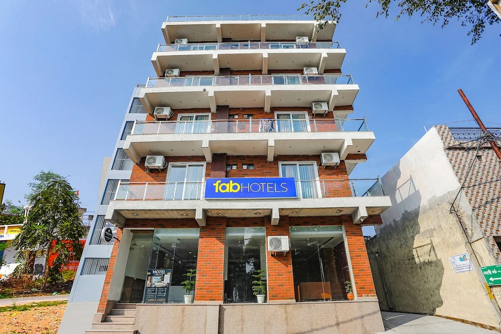 Нойда: Fabhotel Unique Stay