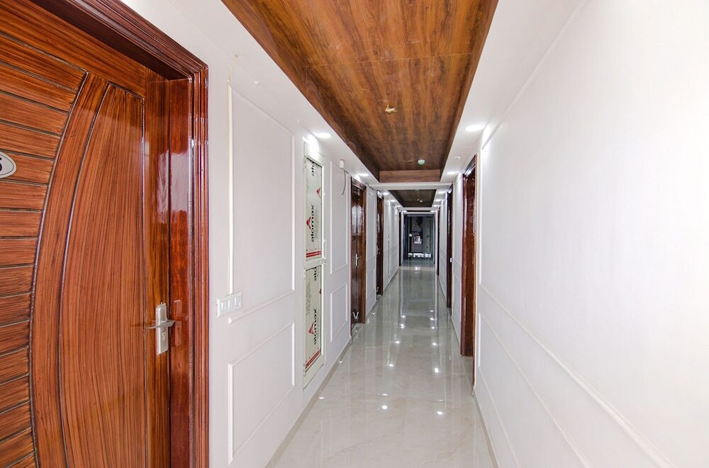 Нойда: Fabhotel Satyam International