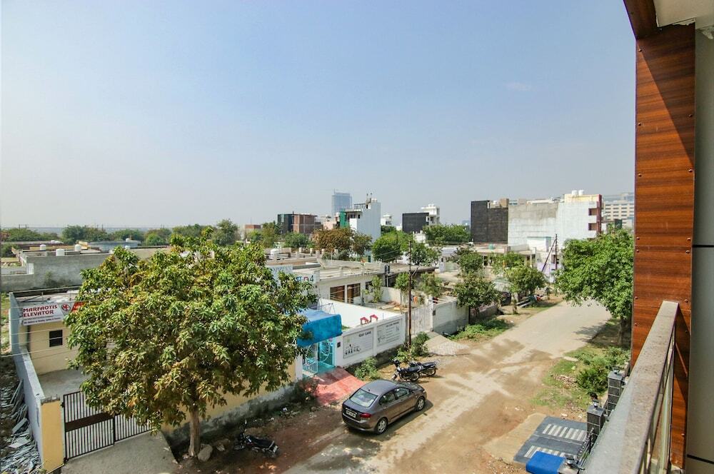 Нойда: Fabhotel Satyam International