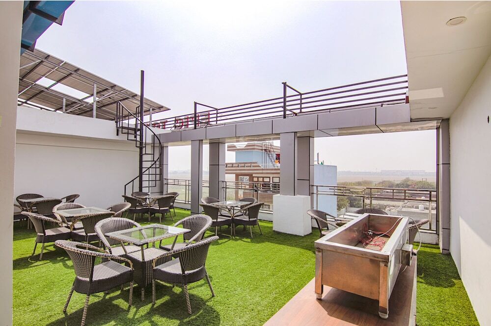 Нойда: Fabhotel Satyam International