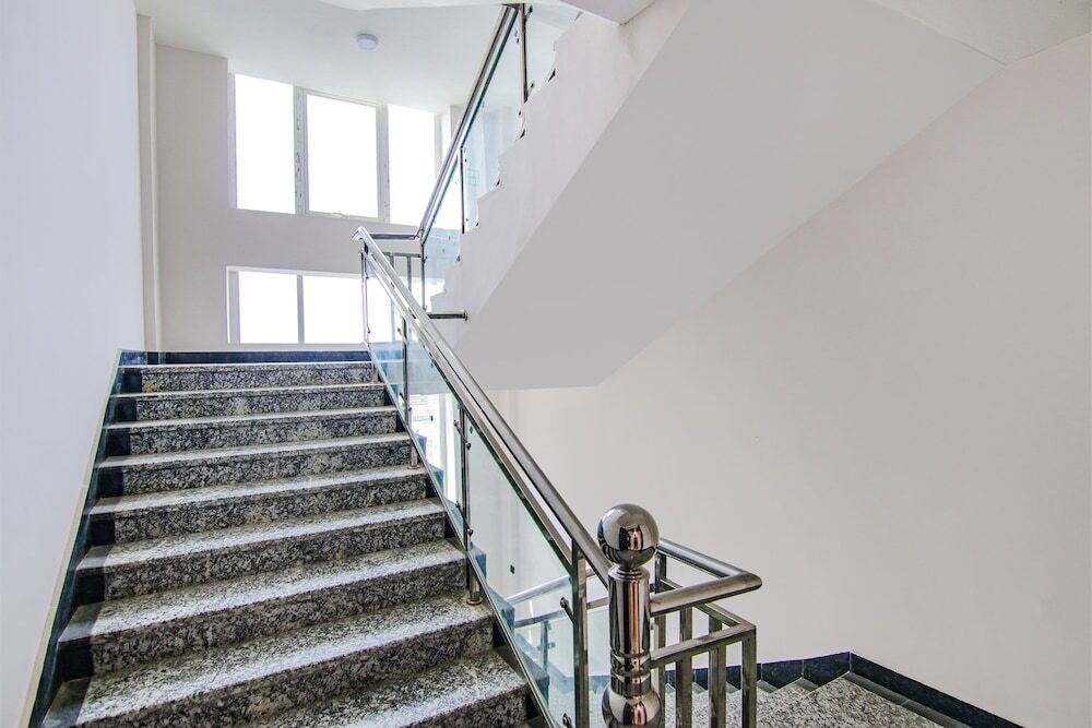 Нойда: Fabhotel Satyam International