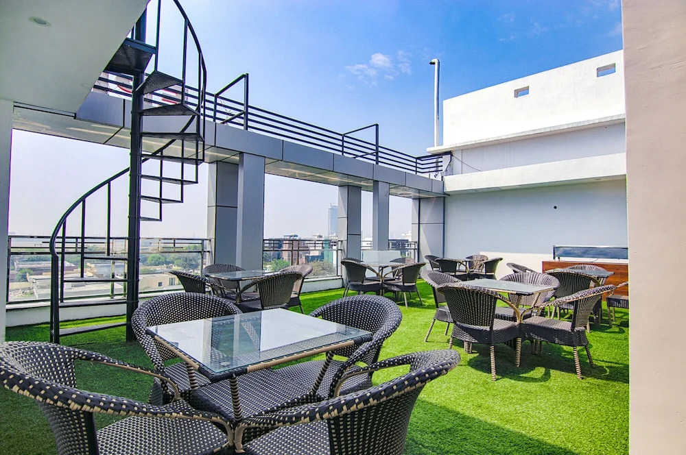 Нойда: Fabhotel Satyam International