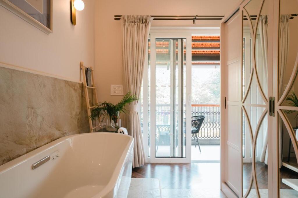 Арпора: ELIVAAS-Opalys 4 BHK Villa with private pool and lift, Arpora