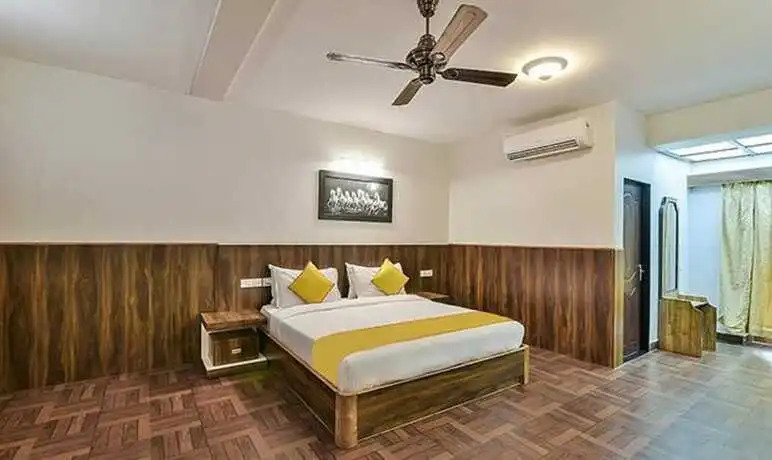 Калангут: FabEscape Kristal Sands Beach Resort With Pool, Calangute