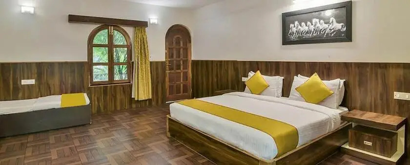 Калангут: FabEscape Kristal Sands Beach Resort With Pool, Calangute