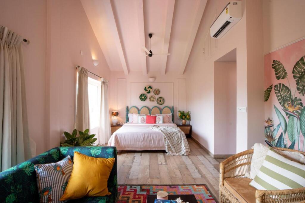 Анджуна: Elivaas BluDoor Luxury 5BHK Villa with Private Pool