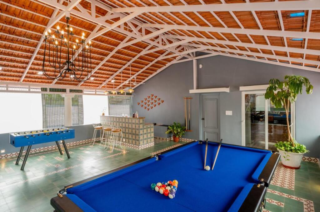 Анджуна: Elivaas BluDoor Luxury 5BHK Villa with Private Pool