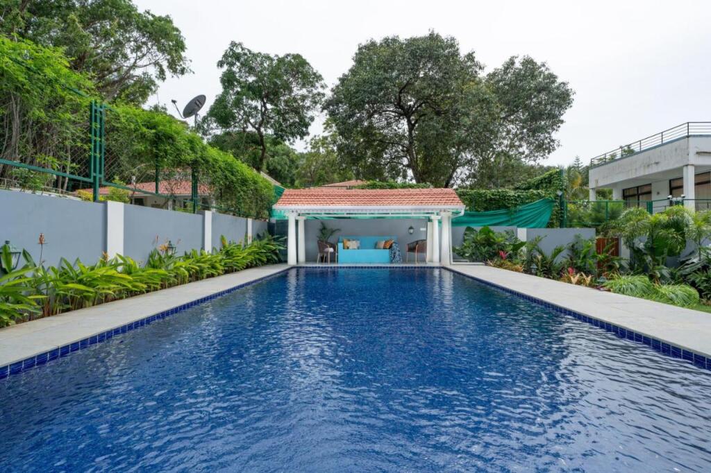 Анджуна: Elivaas BluDoor Luxury 5BHK Villa with Private Pool