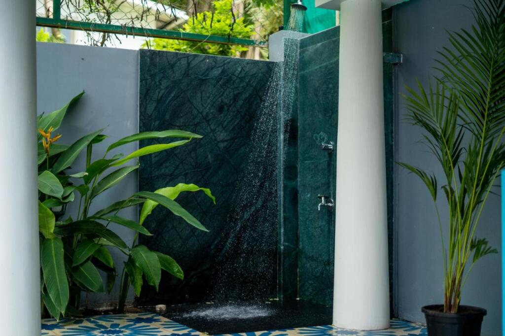 Анджуна: Elivaas BluDoor Luxury 5BHK Villa with Private Pool