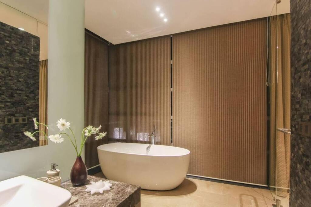 Верем: Elivaas Dahlia Luxurious 4BHK Villa with Private Pool