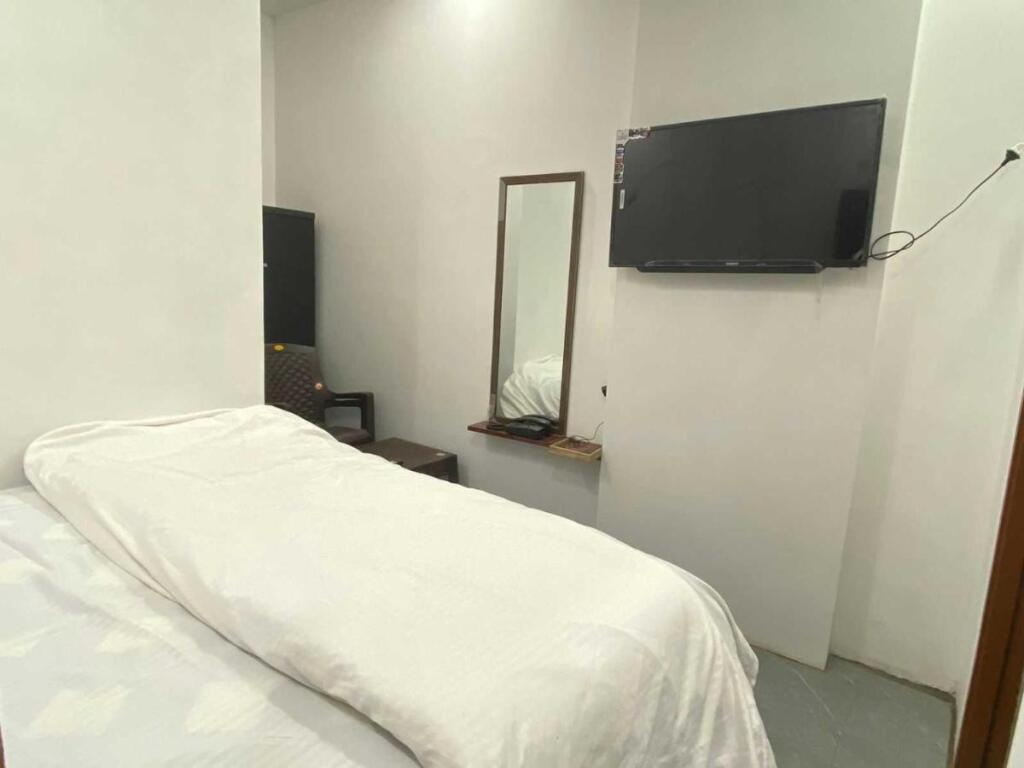 Панипат: OYO 806870 Hotel Mahima