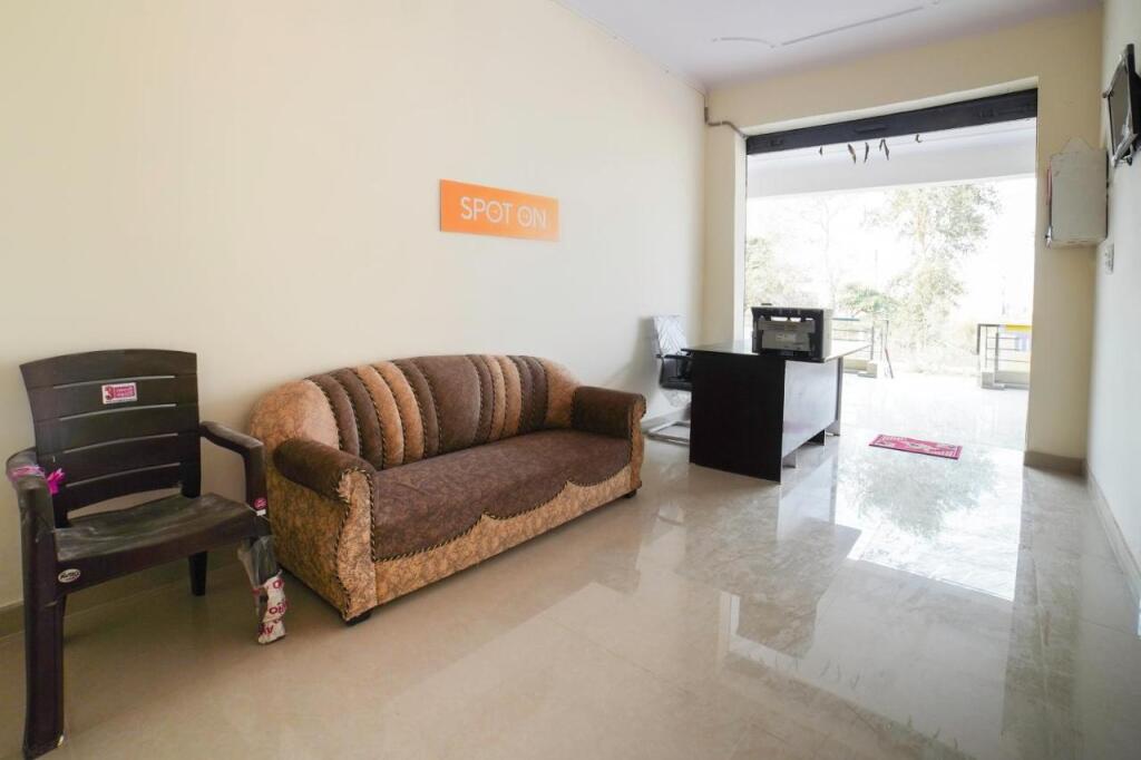Пантнагар: OYO Flagship 805630 Hotel Shivam Residency