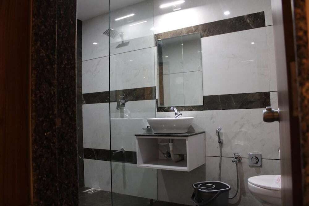 Патан: Hotel The Grand Piano