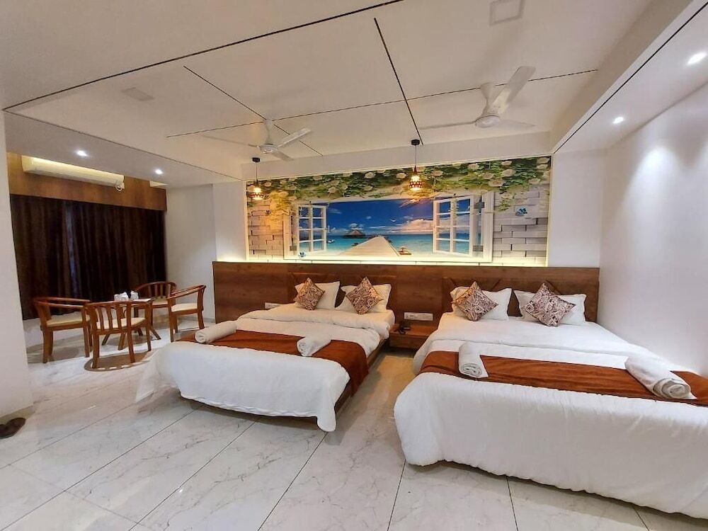Патан: Hotel The Grand Piano