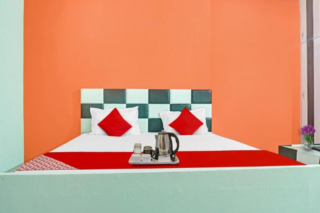 Патна: OYO 703347 Ab Hotel