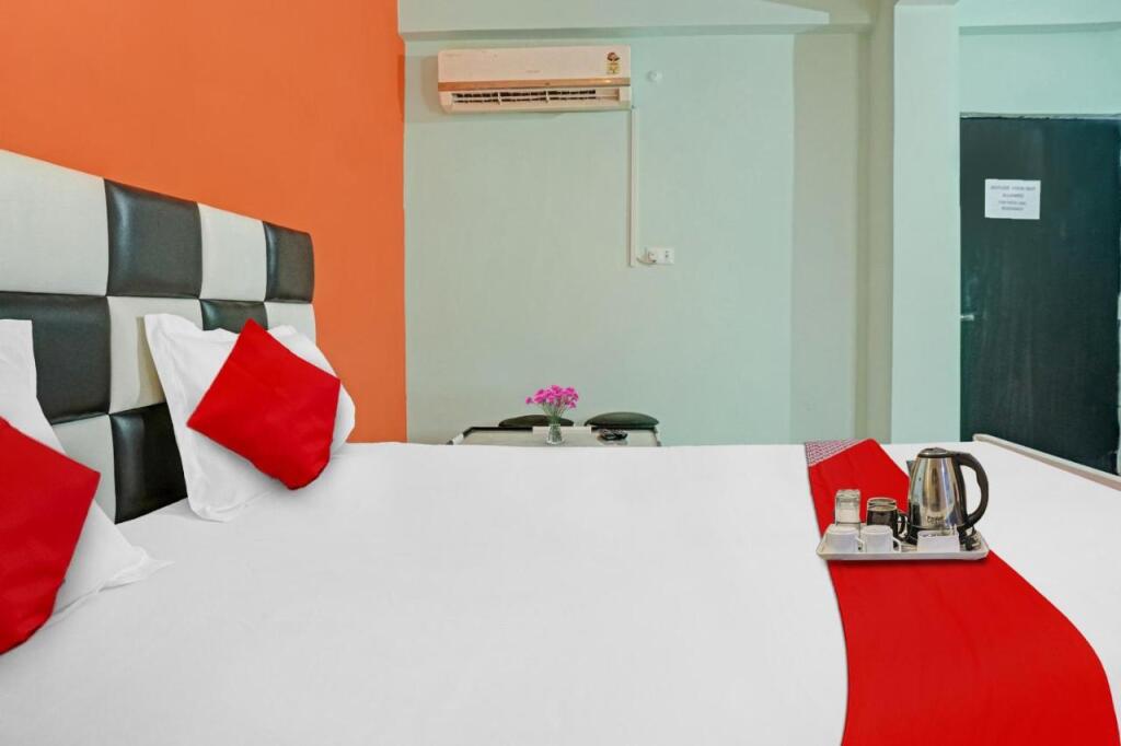 Патна: OYO 703347 Ab Hotel