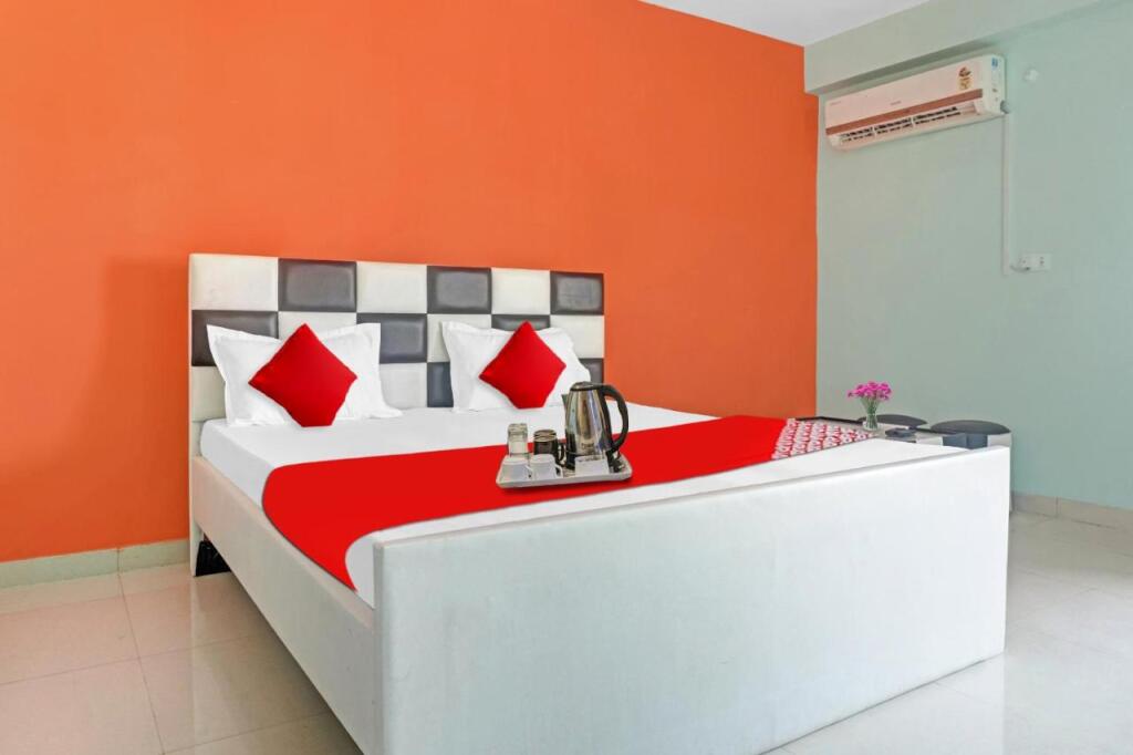 Патна: OYO 703347 Ab Hotel