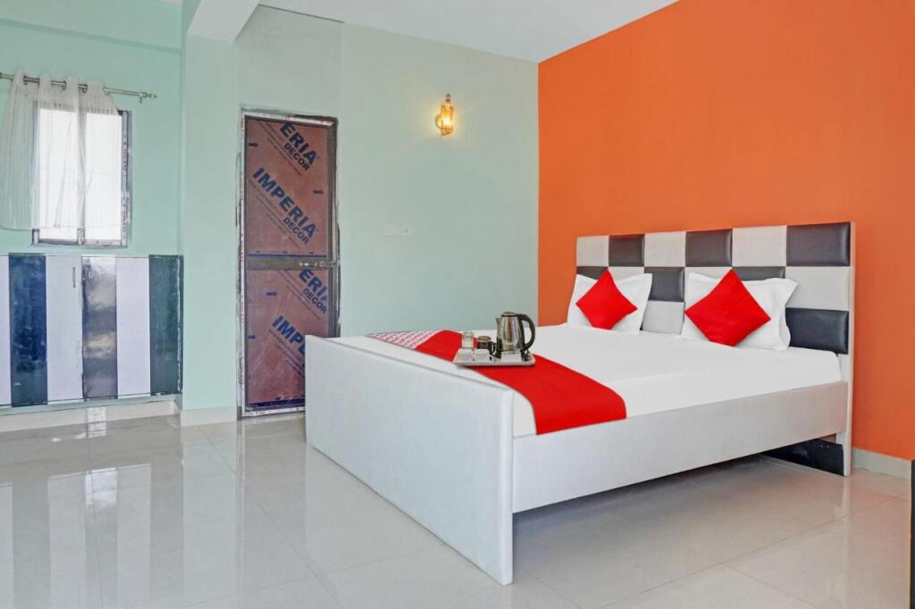 Патна: OYO 703347 Ab Hotel