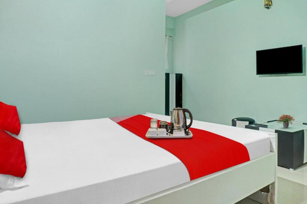 Патна: OYO 703347 Ab Hotel