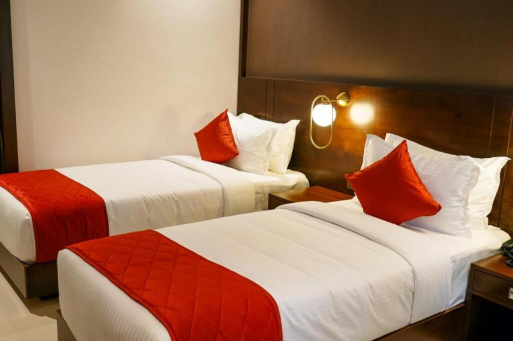 Перумал Ковил Пати: Ark Hotel And Convention Centre