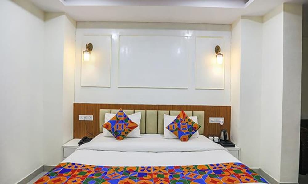 Праяградж: Fabhotel Cosmos
