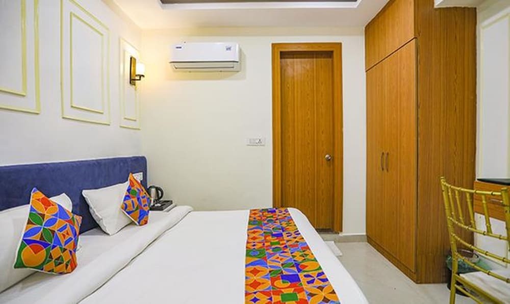 Праяградж: Fabhotel Cosmos