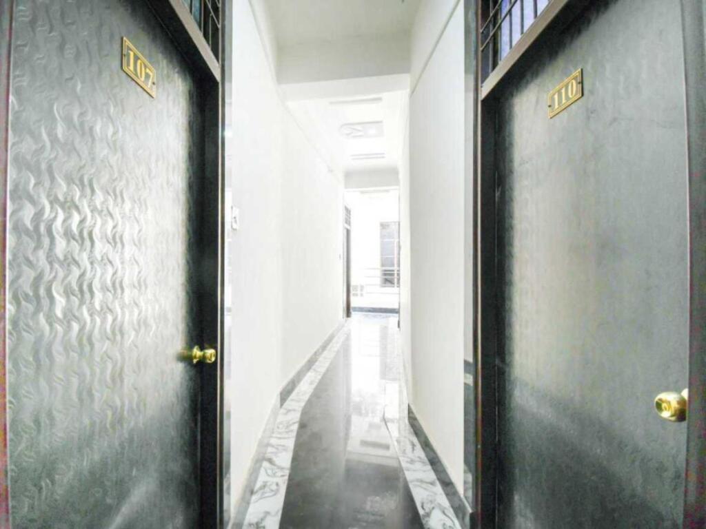 Праяградж: POP 80596E Shree Nanhu Hotel