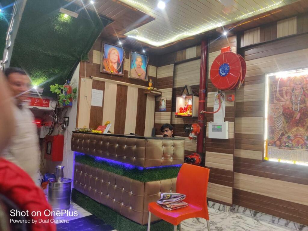 Праяградж: POP 80596E Shree Nanhu Hotel