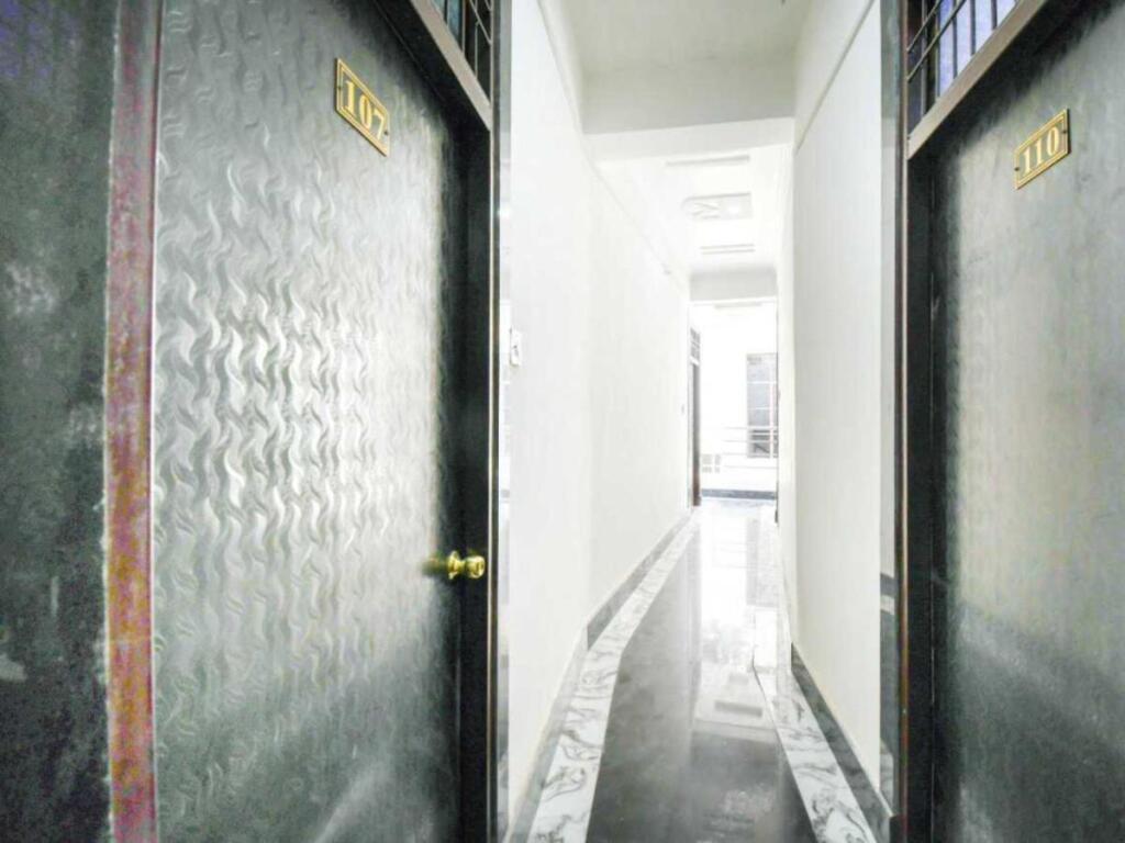 Праяградж: POP 80596E Shree Nanhu Hotel