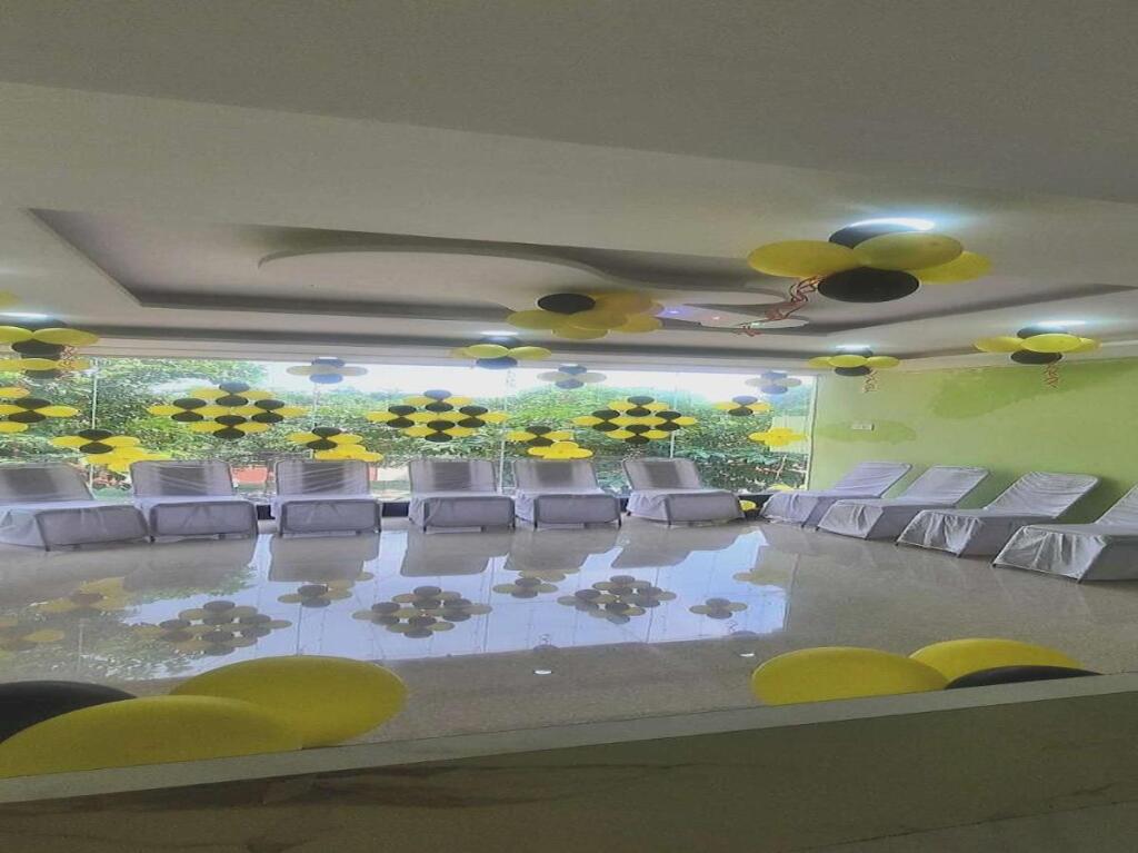 Праяградж: SPOT ON 700839 Hotel Imperial Crown