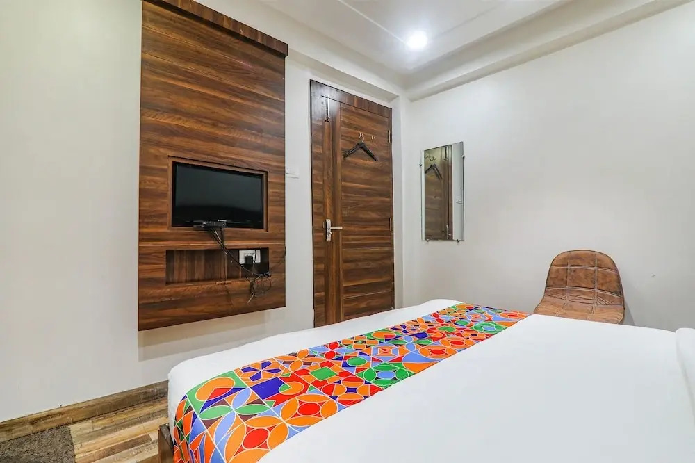 Праяградж: Fabhotel Bless Inn
