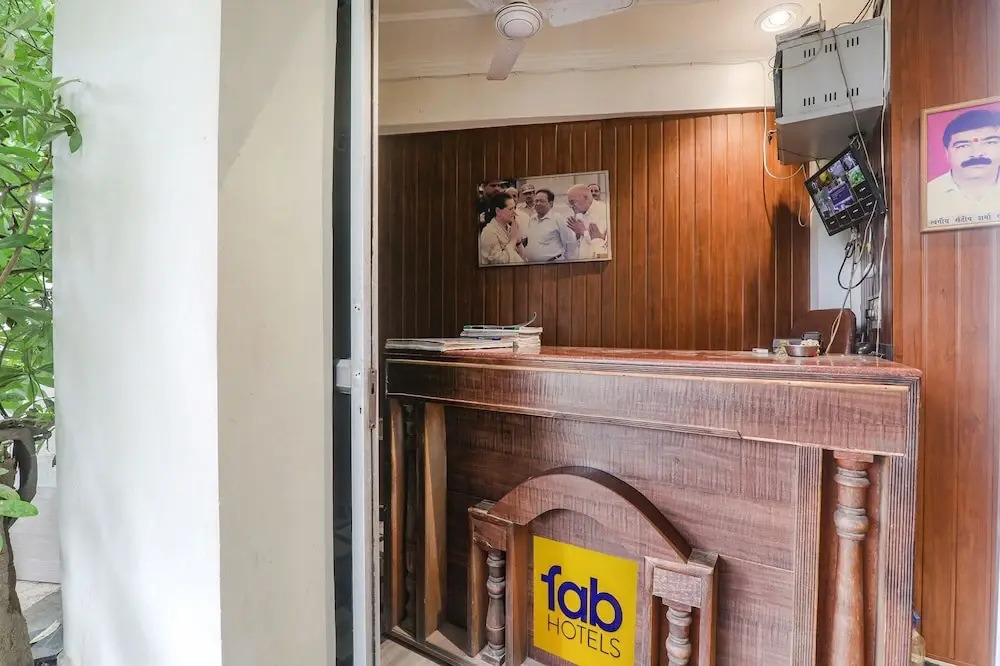 Праяградж: Fabhotel Bless Inn
