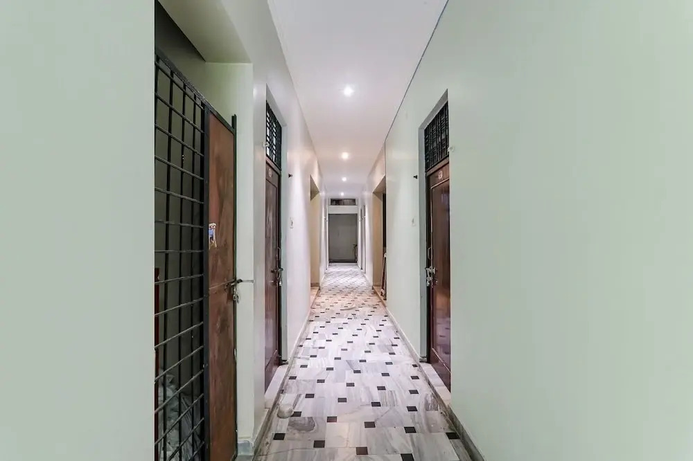 Праяградж: Fabhotel Bless Inn