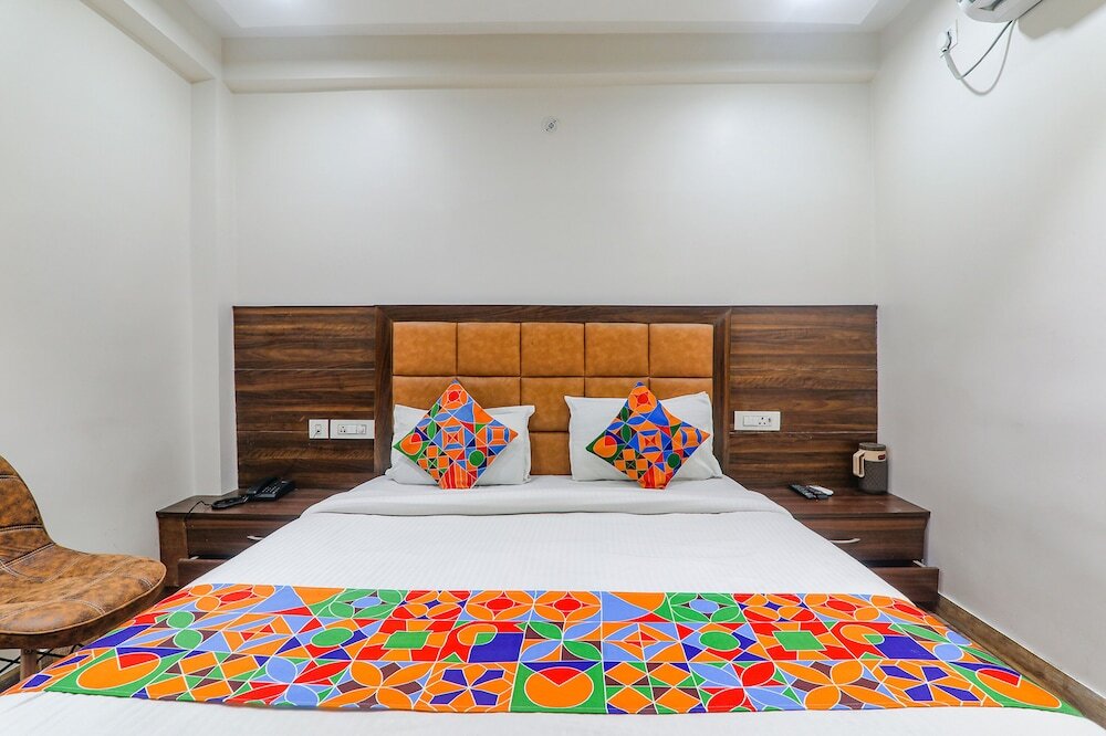 Праяградж: Fabhotel Bless Inn