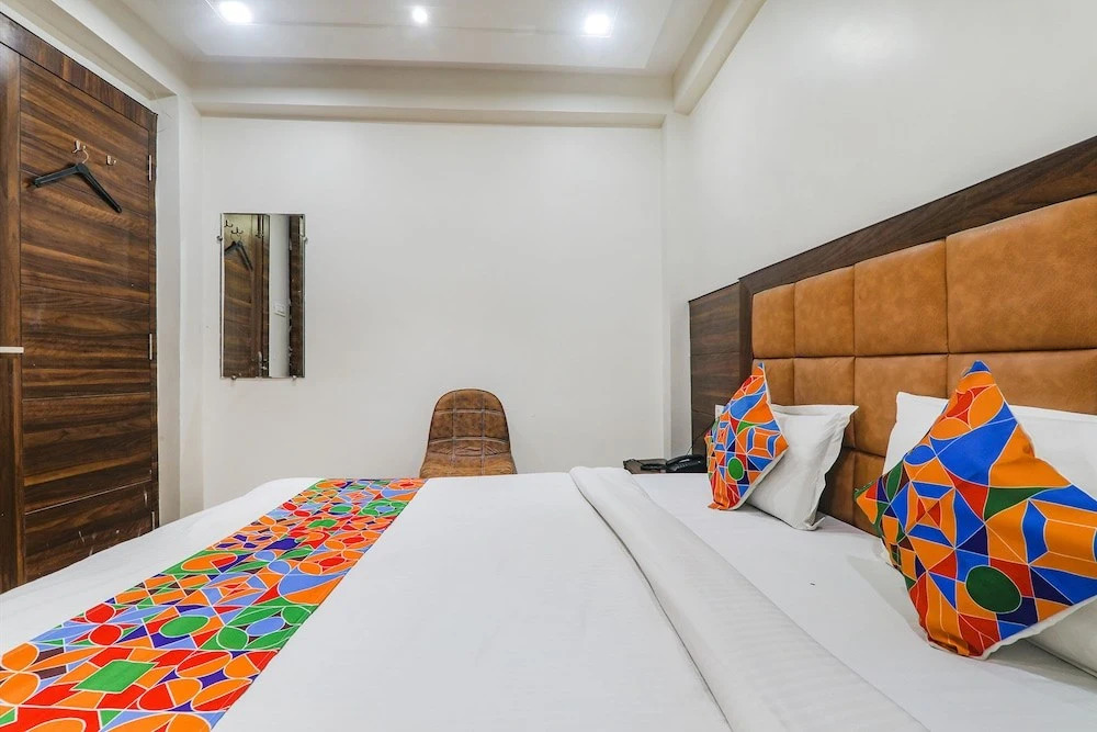 Праяградж: Fabhotel Bless Inn