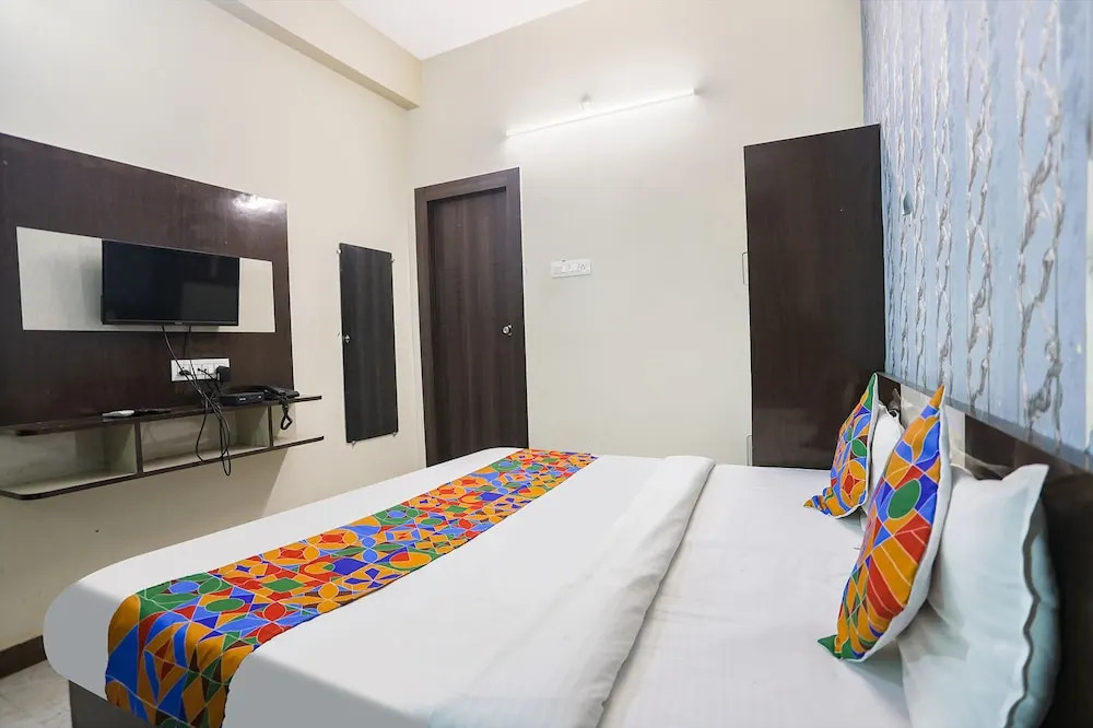 Праяградж: Fabhotel Royal Stay Inn