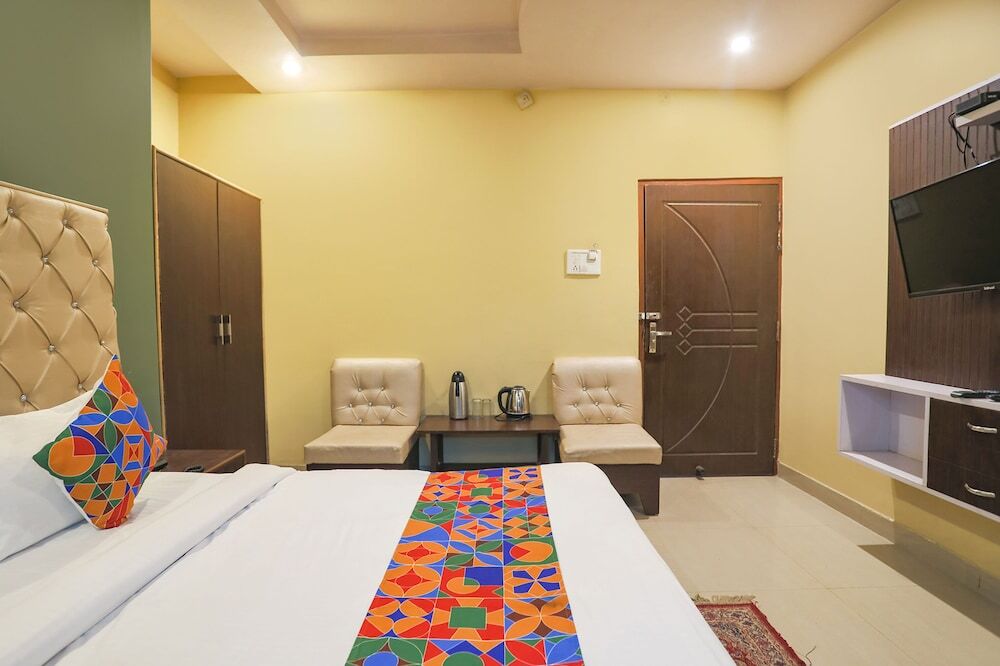 Праяградж: Fabhotel Dps International