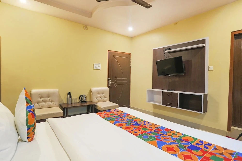 Праяградж: Fabhotel Dps International