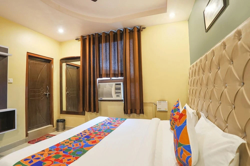 Праяградж: Fabhotel Dps International