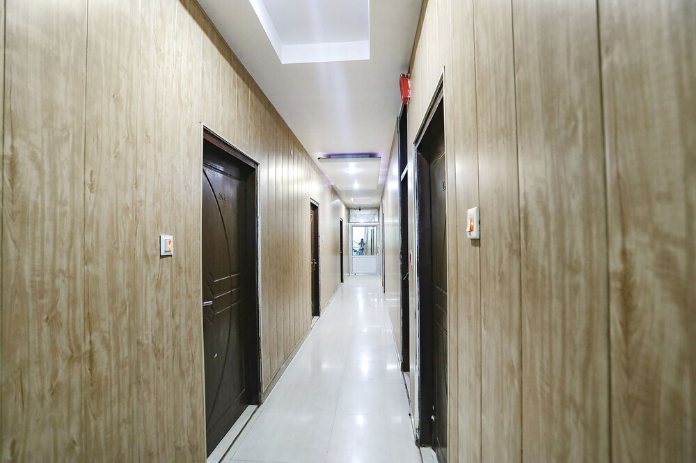 Праяградж: Fabhotel Dps International