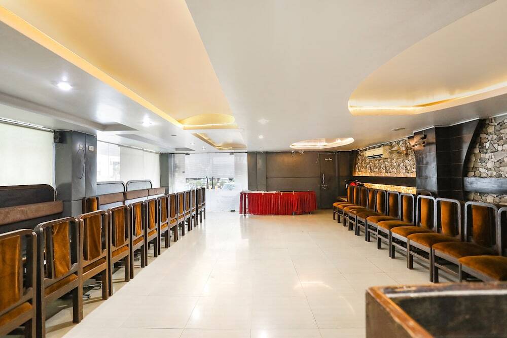 Праяградж: Fabhotel Dps International