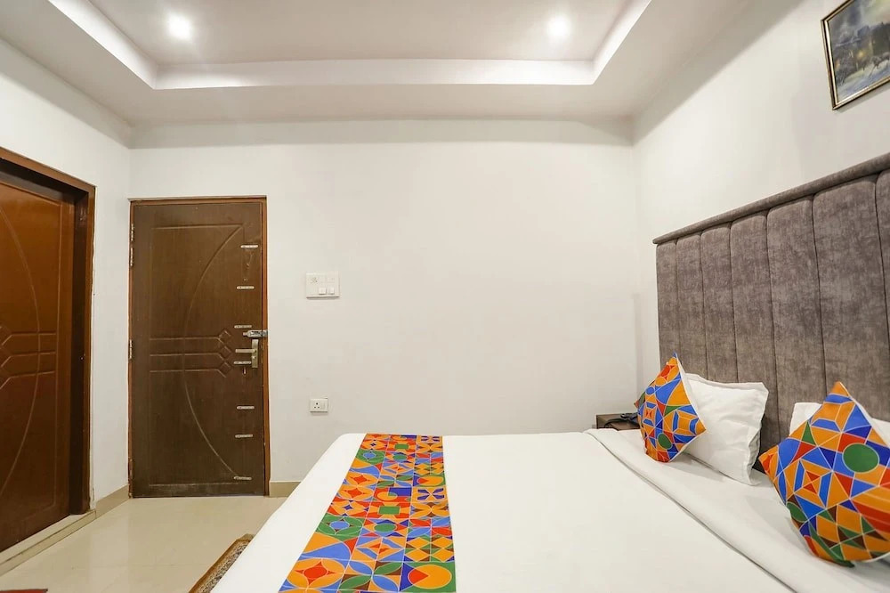Праяградж: Fabhotel Dps International