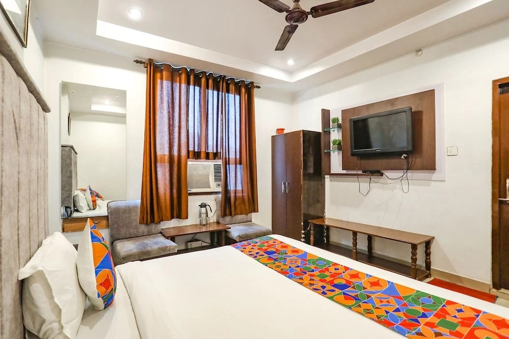 Праяградж: Fabhotel Dps International
