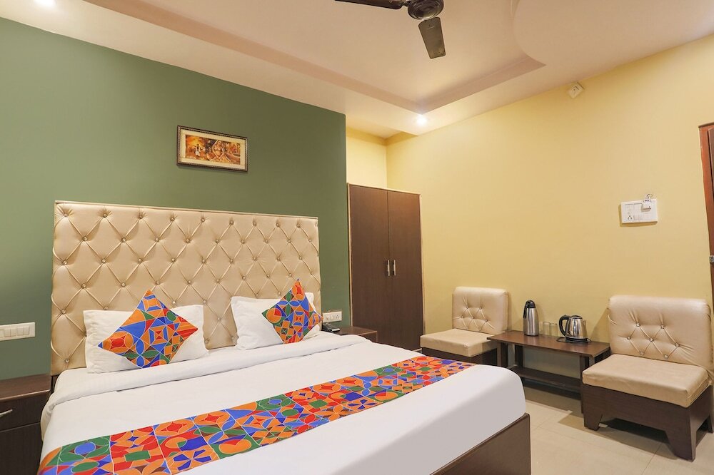 Праяградж: Fabhotel Dps International
