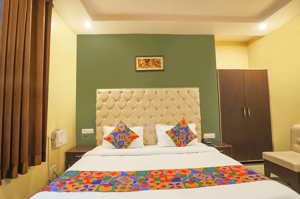 Праяградж: Fabhotel Dps International