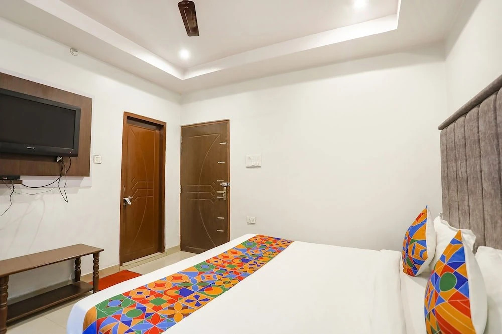 Праяградж: Fabhotel Dps International