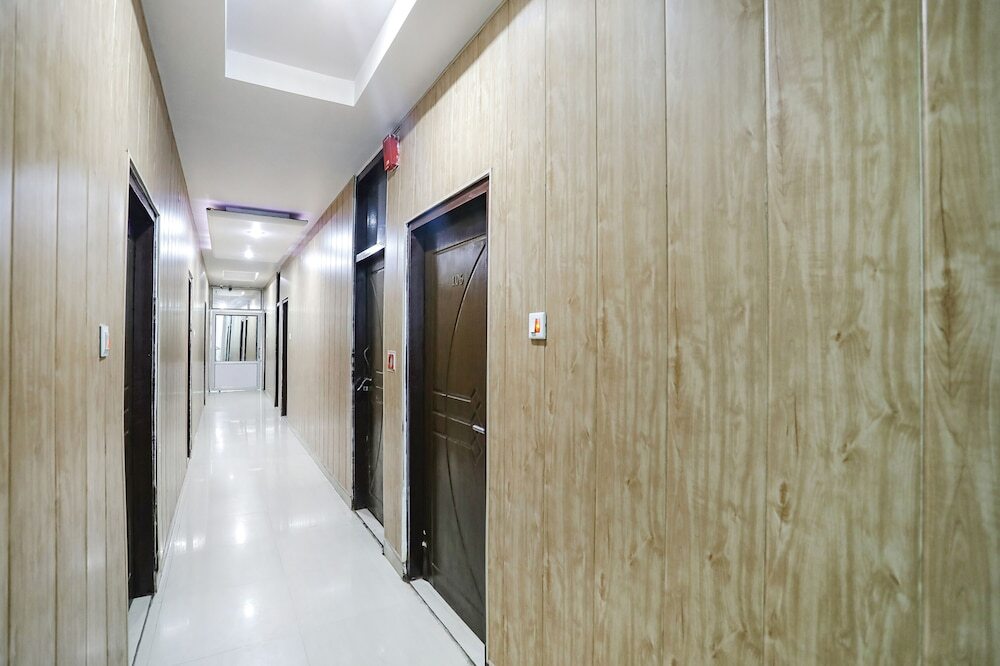 Праяградж: Fabhotel Dps International