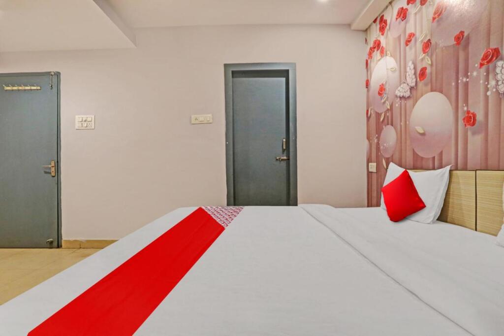 Праяградж: OYO Flagship 806925 R Inn Palace