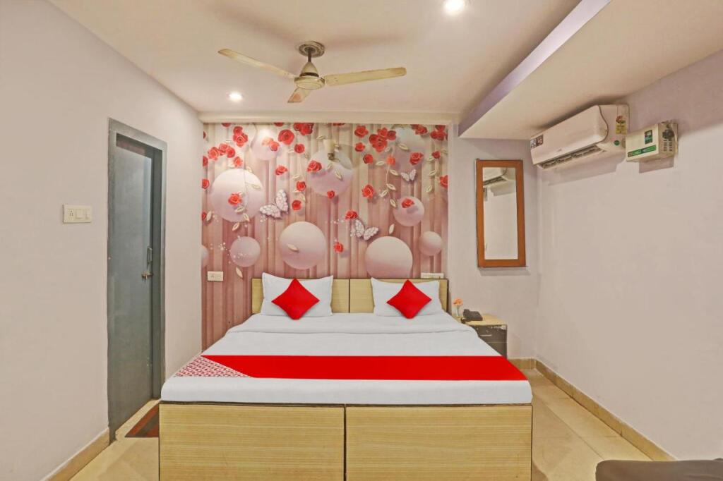 Праяградж: OYO Flagship 806925 R Inn Palace